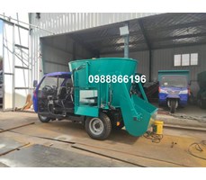 Xe Trộn Thức Ăn Chăn Nuôi TMR -04A