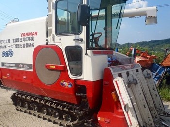 Máy gặt đập liên hợp Yanmar GC70