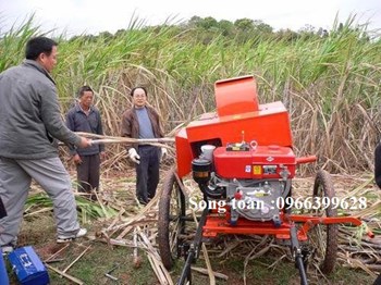 Máy tuốt lá mía và chặt ngọn Kamast 2018